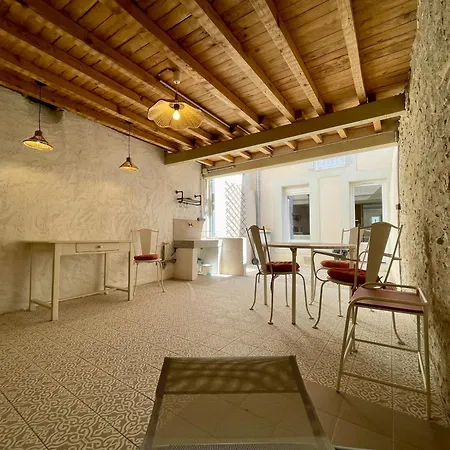 Holiday home Maison Du Canal Avec Cour Privee Carcassonne