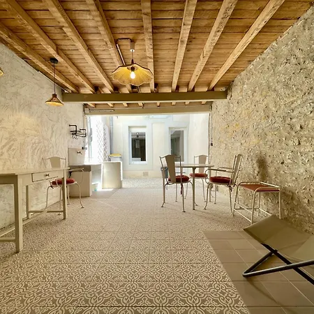 Maison Du Canal Avec Cour Privee Holiday home *