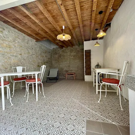 Maison Du Canal Avec Cour Privee Holiday home *